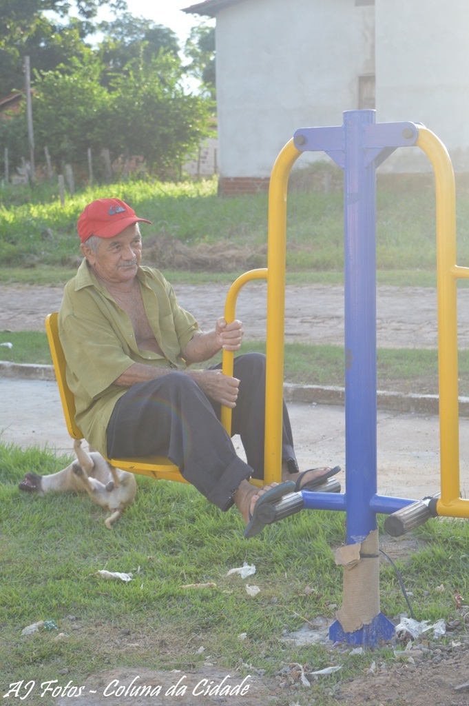 Academia Popular é sucesso na Praça do Conjunto São João  - Imagem 3