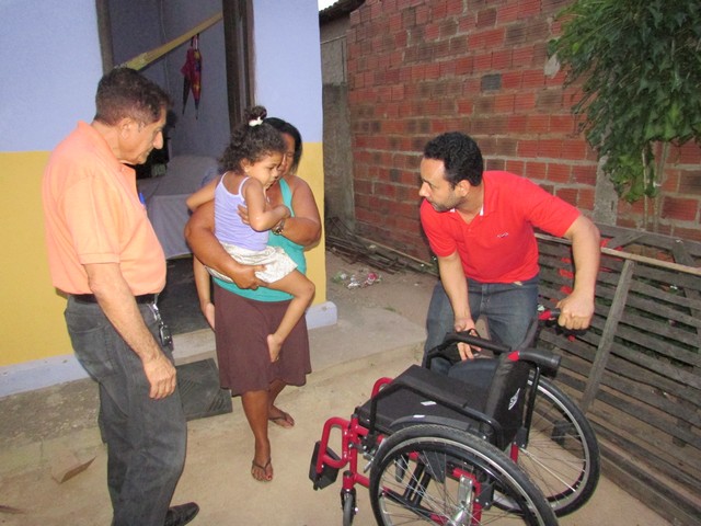 Prefeito Dr. Zé Maria Realiza Entrega Cadeiras de Rodas  - Imagem 1
