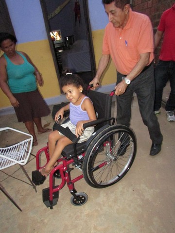 Prefeito Dr. Zé Maria Realiza Entrega Cadeiras de Rodas  - Imagem 3