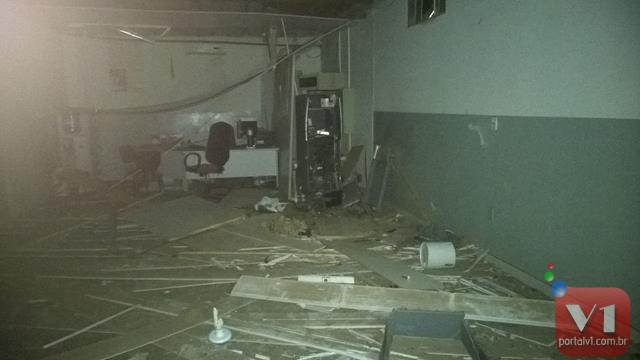 Agencia do Bradesco em Novo Oriente foi explodida neste sábado   - Imagem 2