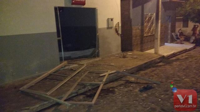 Agencia do Bradesco em Novo Oriente foi explodida neste sábado   - Imagem 5