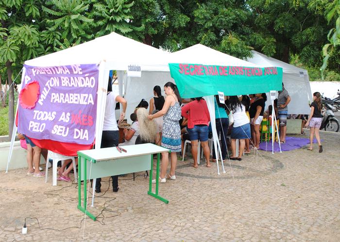 Município realiza festa em comemoração ao dia das mães - Imagem 41