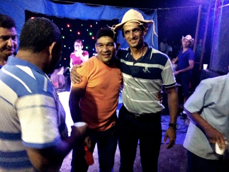 Prefeito Pila e Carlinhos Barbosa prestigiam corrida de cavalos 