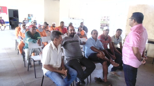 Servidores participam de reunião com prefeito  - Imagem 12