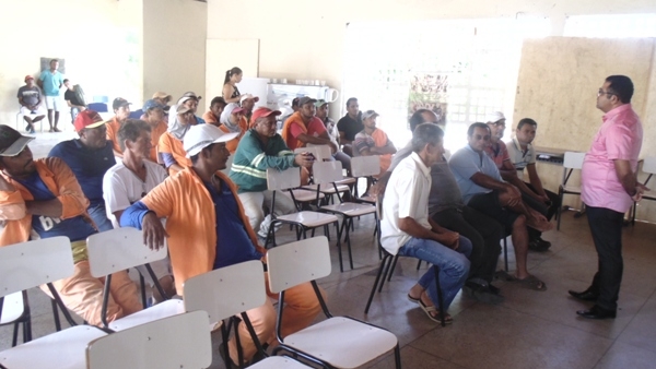 Servidores participam de reunião com prefeito  - Imagem 14
