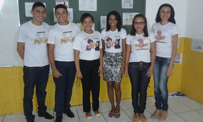Acadêmicos do 4.º Período de Letras Português do CESTI-Uema, se des