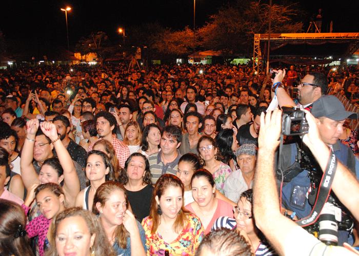 Praça lota e público interage com Gal Costa, na sexta de festival - Imagem 121