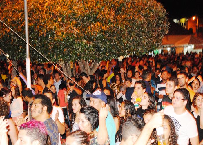 Praça lota e público interage com Gal Costa, na sexta de festival - Imagem 94