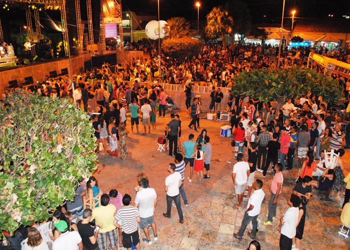 Praça lota e público interage com Gal Costa, na sexta de festival - Imagem 91