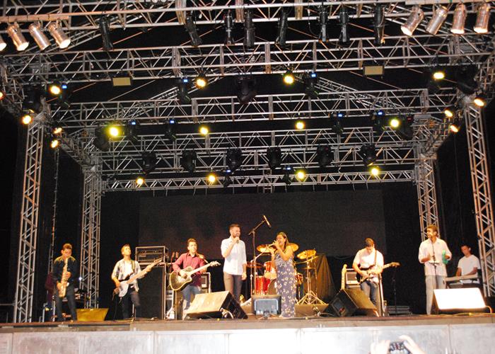 Praça lota e público interage com Gal Costa, na sexta de festival - Imagem 40