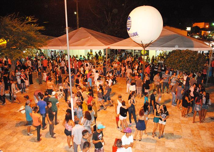 Praça lota e público interage com Gal Costa, na sexta de festival - Imagem 92