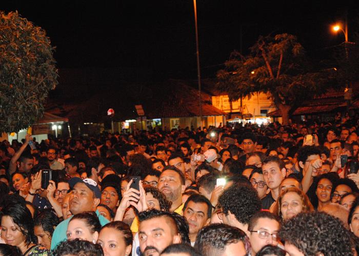 Praça lota e público interage com Gal Costa, na sexta de festival - Imagem 120