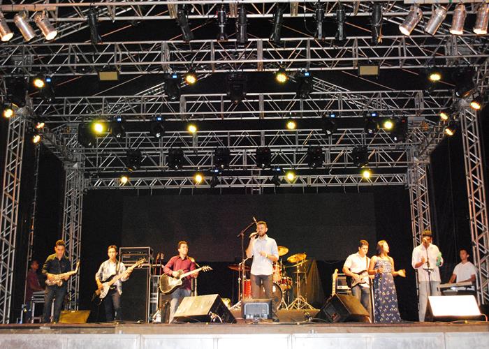 Praça lota e público interage com Gal Costa, na sexta de festival - Imagem 43