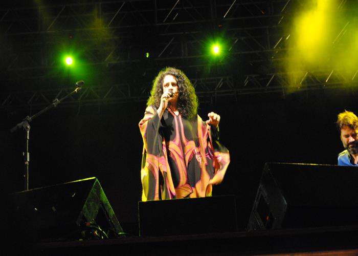 Praça lota e público interage com Gal Costa, na sexta de festival - Imagem 114