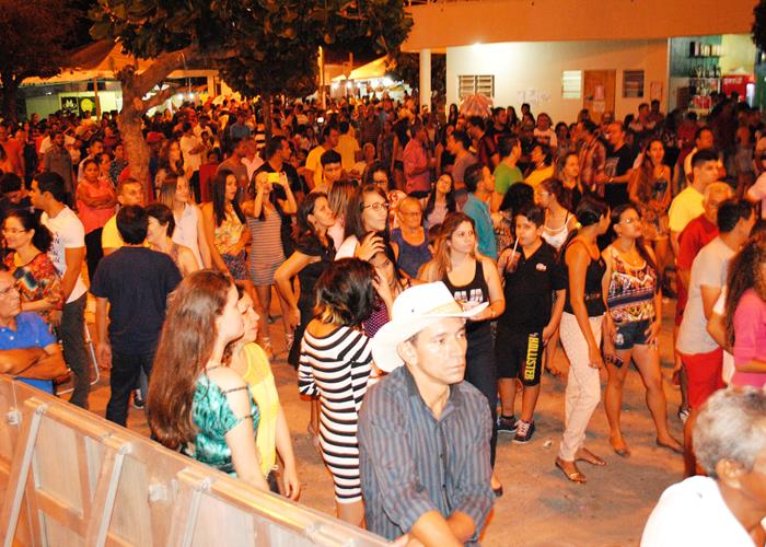 Praça lota e público interage com Gal Costa, na sexta de festival - Imagem 63