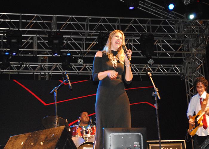 Praça lota e público interage com Gal Costa, na sexta de festival - Imagem 75