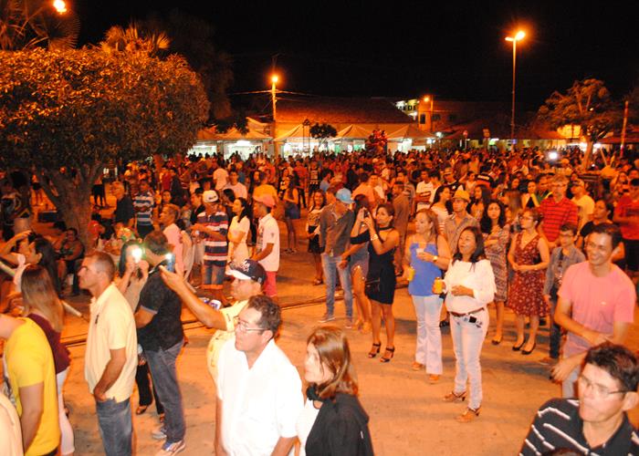 Praça lota e público interage com Gal Costa, na sexta de festival - Imagem 57
