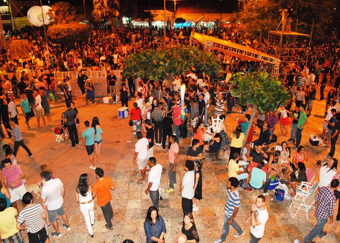 Praça lota e público interage com Gal Costa, na sexta de festival - Imagem 90