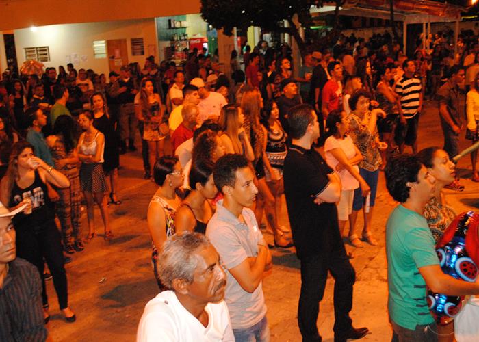 Praça lota e público interage com Gal Costa, na sexta de festival - Imagem 64