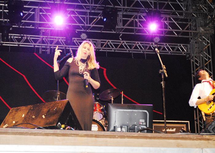 Praça lota e público interage com Gal Costa, na sexta de festival - Imagem 79