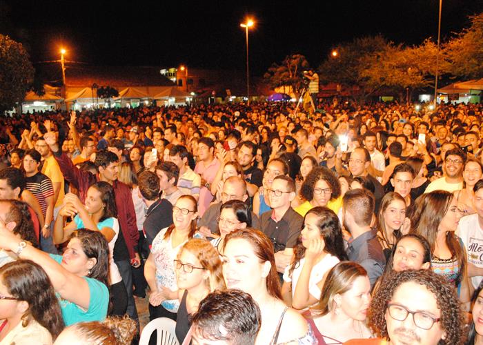 Praça lota e público interage com Gal Costa, na sexta de festival - Imagem 104