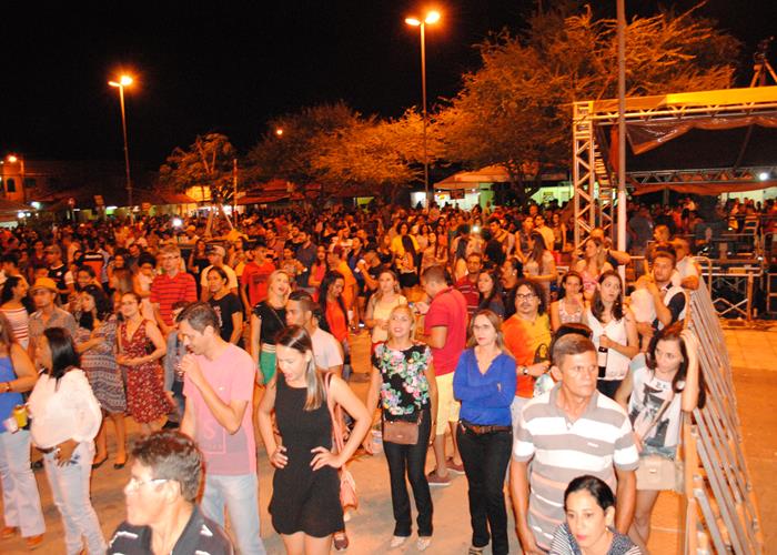 Praça lota e público interage com Gal Costa, na sexta de festival - Imagem 60