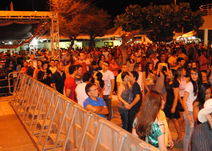 Praça lota e público interage com Gal Costa, na sexta de festival - Imagem 62