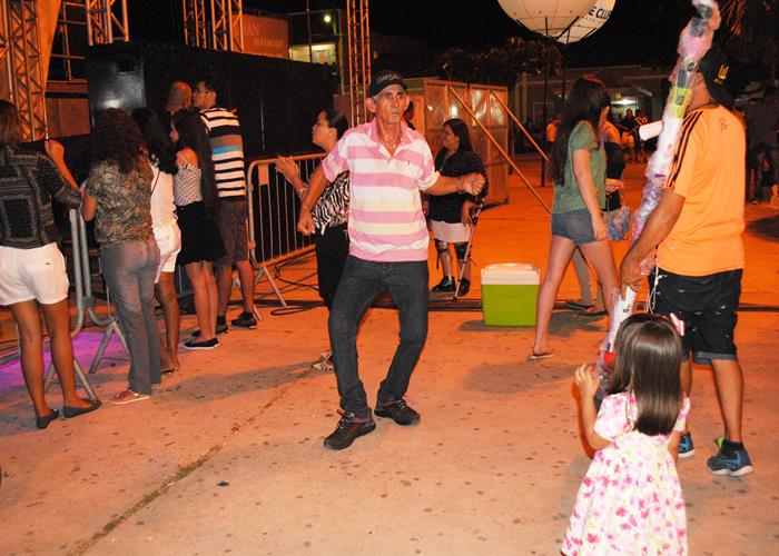 Praça lota e público interage com Gal Costa, na sexta de festival - Imagem 49