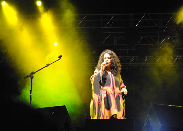 Praça lota e público interage com Gal Costa, na sexta de festival - Imagem 115