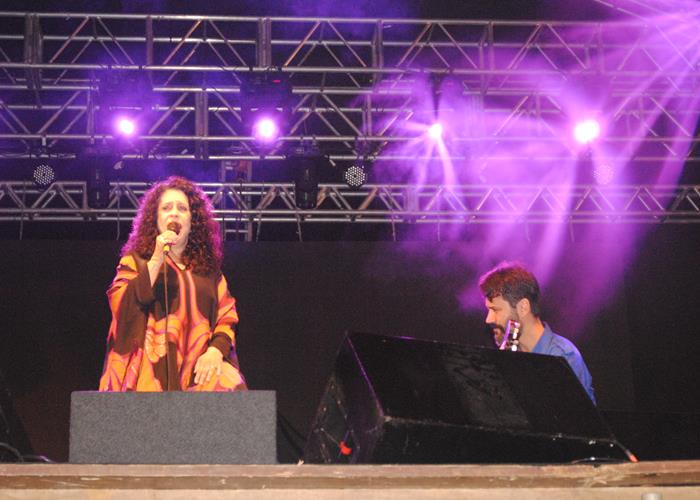 Praça lota e público interage com Gal Costa, na sexta de festival - Imagem 119