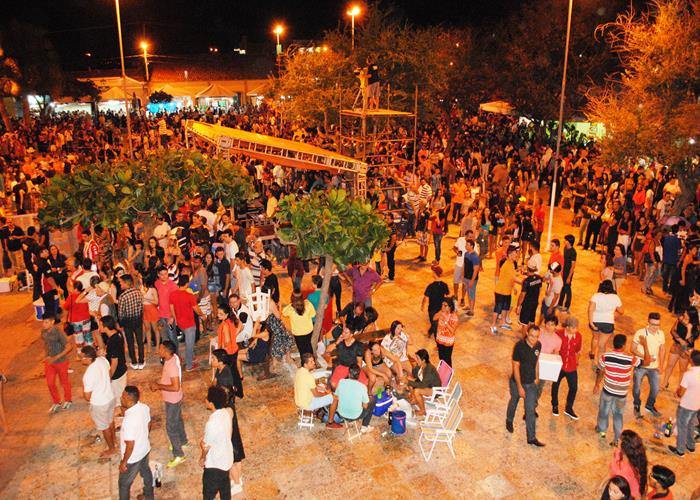 Praça lota e público interage com Gal Costa, na sexta de festival - Imagem 87