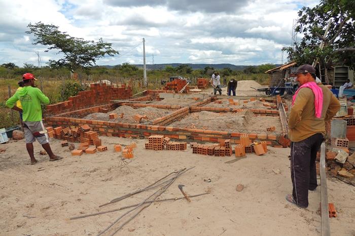 Dona Oncinha, breve estará com a família morando em sua casa - Imagem 1