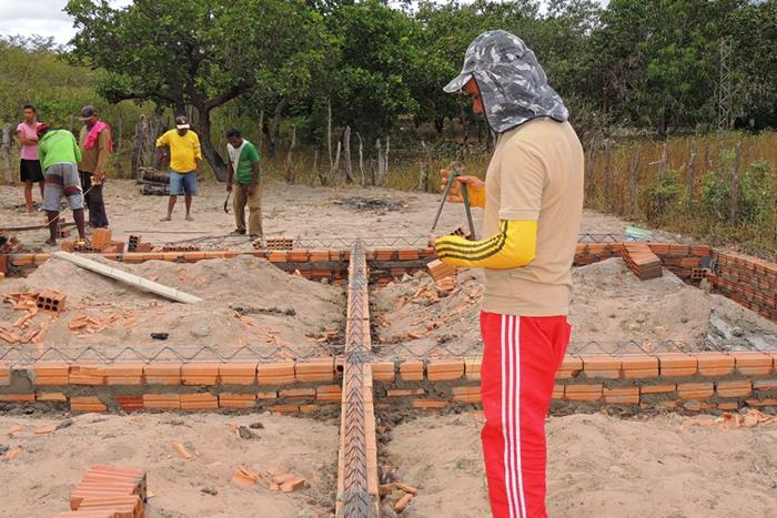 Dona Oncinha, breve estará com a família morando em sua casa - Imagem 9