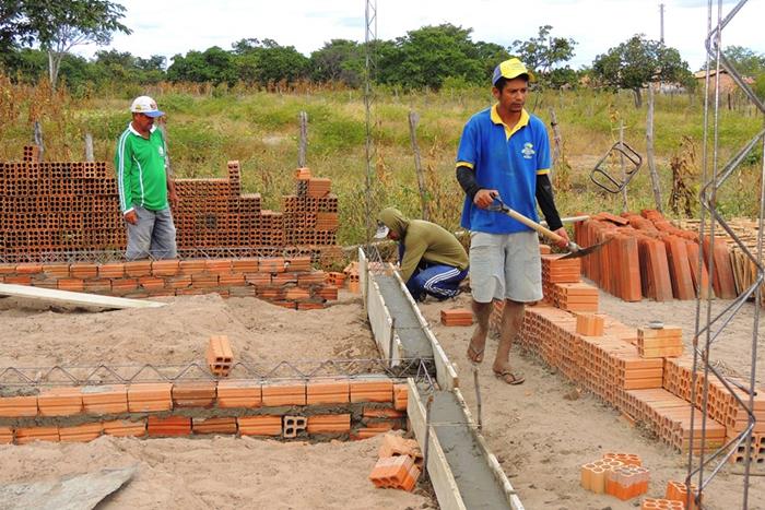 Dona Oncinha, breve estará com a família morando em sua casa - Imagem 12