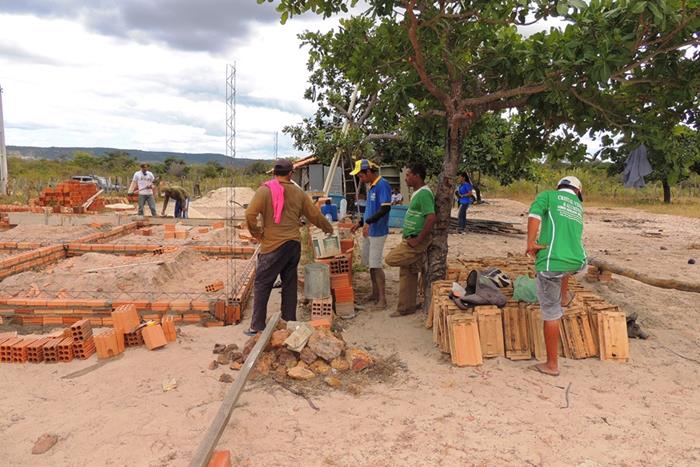 Dona Oncinha, breve estará com a família morando em sua casa - Imagem 2