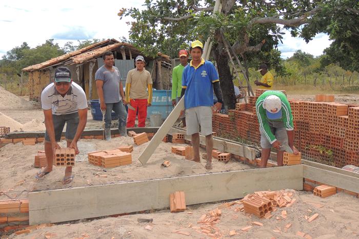 Dona Oncinha, breve estará com a família morando em sua casa - Imagem 19