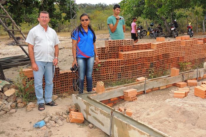 Dona Oncinha, breve estará com a família morando em sua casa - Imagem 8