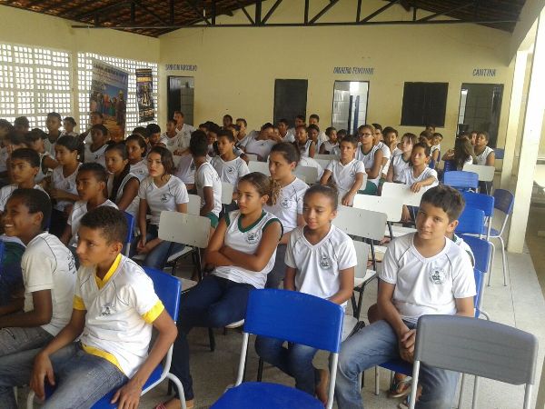 Alunos participam de palestra sobre saúde bucal - Imagem 3