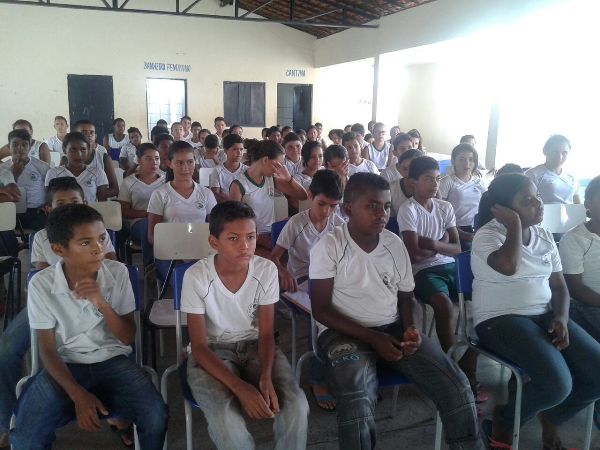 Alunos participam de palestra sobre saúde bucal - Imagem 7