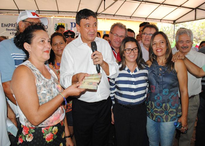 Feira da Economia Solidária atrai grande público  - Imagem 53