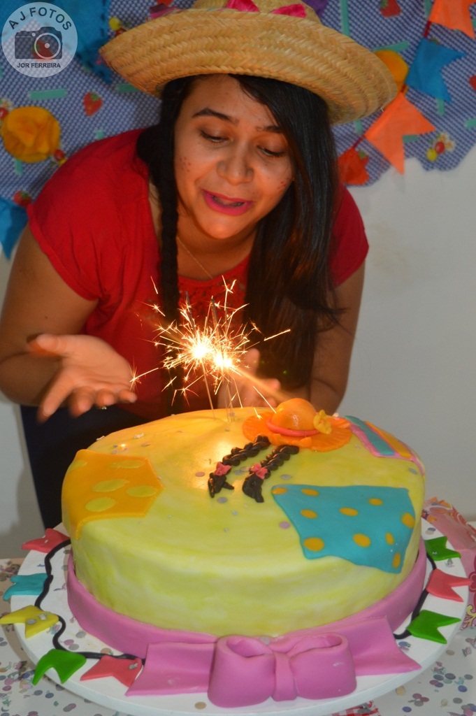 Recepcionista é surpreendida por amigas no aniversário - Imagem 51