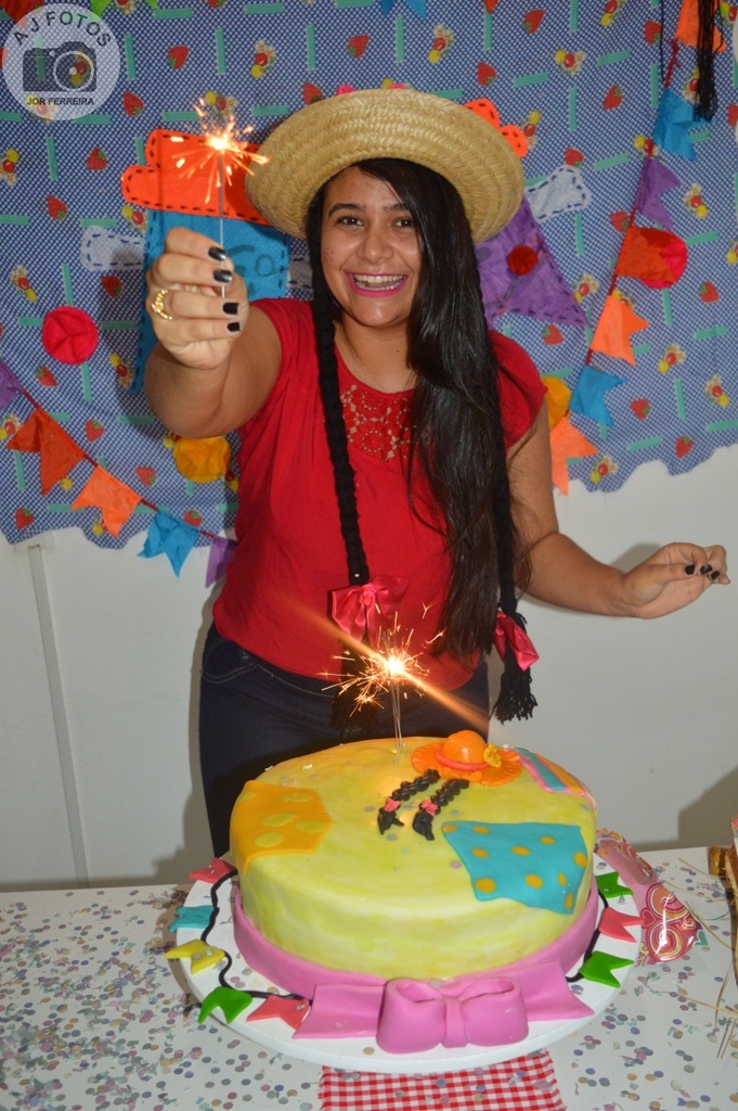 Recepcionista é surpreendida por amigas no aniversário - Imagem 47