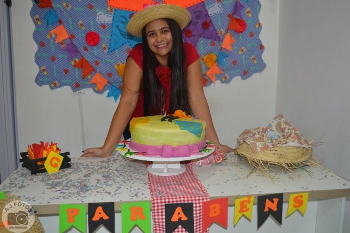 Recepcionista é surpreendida por amigas no aniversário - Imagem 63