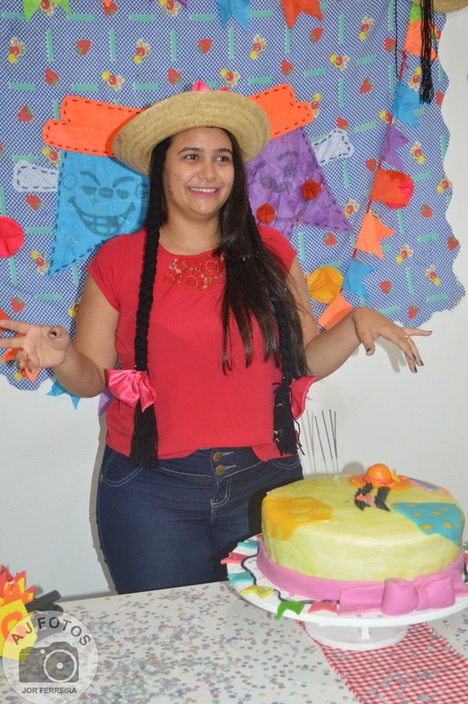 Recepcionista é surpreendida por amigas no aniversário - Imagem 56