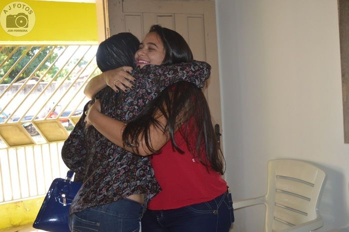 Recepcionista é surpreendida por amigas no aniversário - Imagem 22