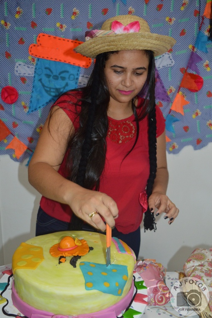 Recepcionista é surpreendida por amigas no aniversário - Imagem 10