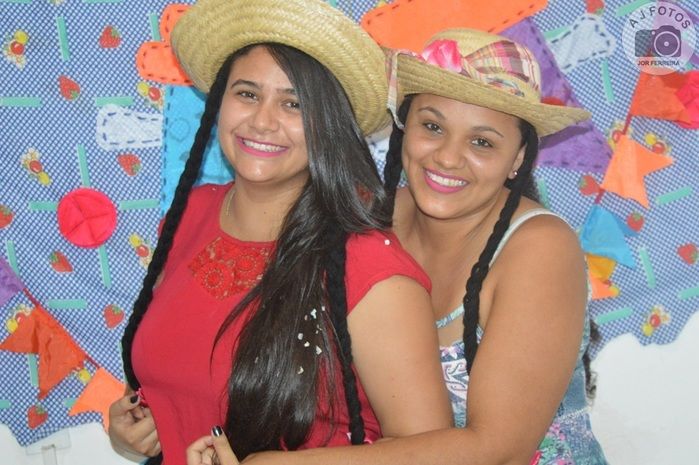 Recepcionista é surpreendida por amigas no aniversário - Imagem 33