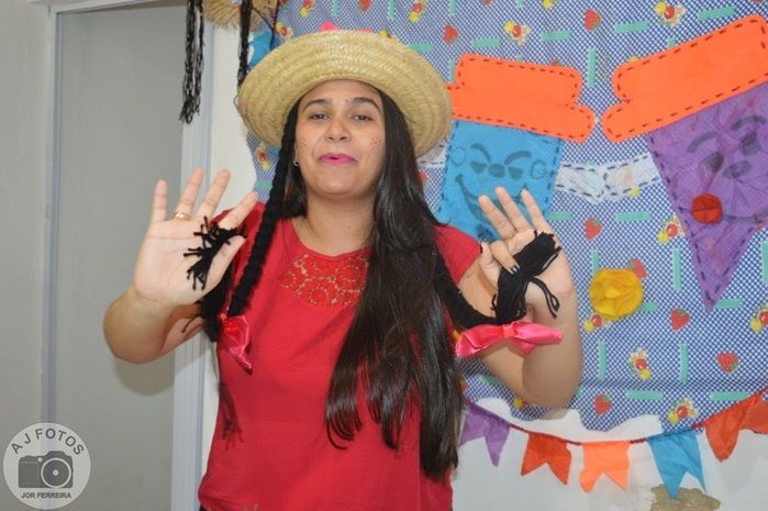 Recepcionista é surpreendida por amigas no aniversário - Imagem 58