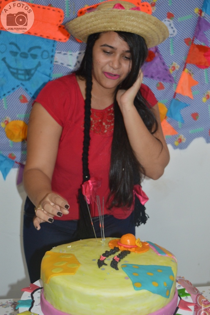 Recepcionista é surpreendida por amigas no aniversário - Imagem 52