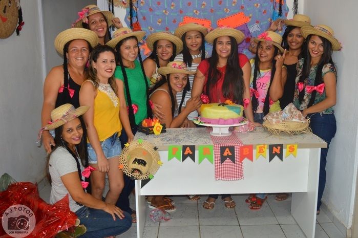 Recepcionista é surpreendida por amigas no aniversário - Imagem 62